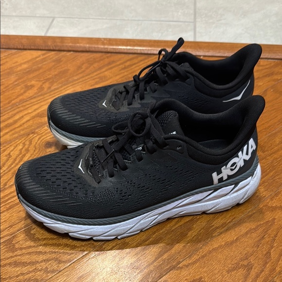 Hoka Other - HOKA One Clifton 7 Men's Black Running Shoes Size 9.5